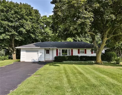 2816 S Union St, Ogden, NY 14624