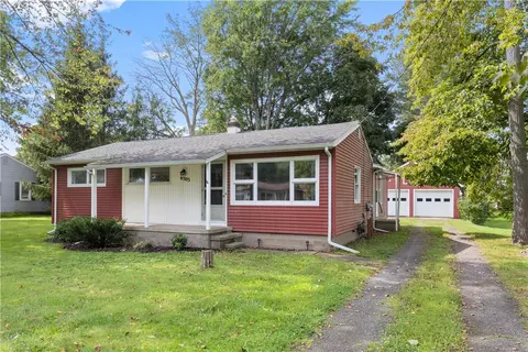 6303 Vick St, Williamson, NY 14589