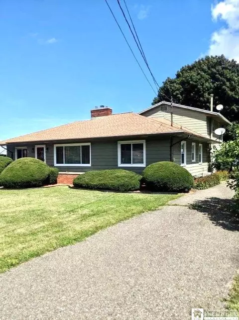 10654 S Roberts Rd, Fredonia, NY 14063