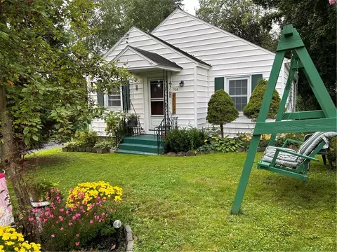 708 Colonial Dr, Arcadia, NY 14513