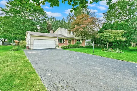 52 Sunset Trl, Perinton, NY 14450