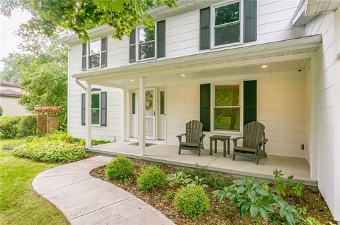 919 Blackberry Ln, Webster, NY 14580