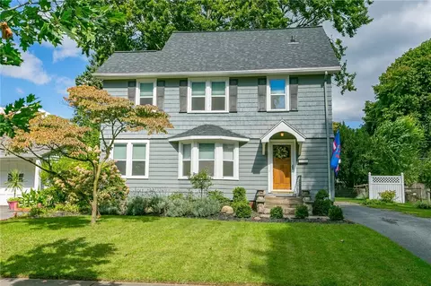 374 Wimbledon Rd, Irondequoit, NY 14617