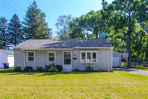 90 Pontiac St, Webster, NY 14580
