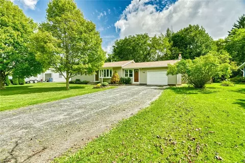 64 Farnsworth Rd, Rochester, NY 14623