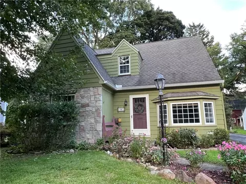181 Commodore Pkwy, Rochester, NY 14625