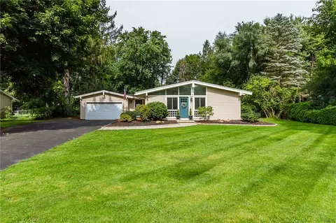 6 Butternut Dr, Pittsford, NY 14534