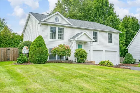 3349 Evergreen Cir, Walworth, NY 14568