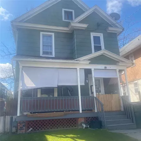 77 Roycroft Dr, Rochester, NY 14621