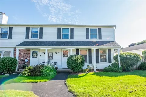 30 Springwood Dr, Webster, NY 14580