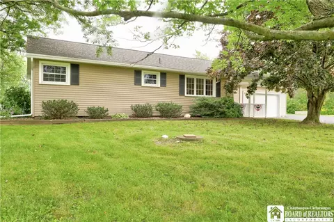 9516 Chautauqua Rd, Pomfret, NY 14063