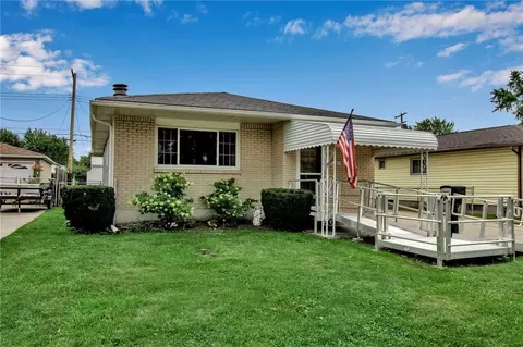 101 Autumn Lea Rd, Depew, NY 14043