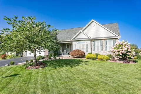 160 Emery Run, Greece, NY 14612