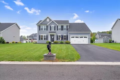 1809 Halesworth Ln, Webster, NY 14519