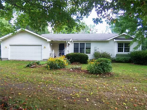 8752 Wayne Center Rd S, Lyons, NY 14489