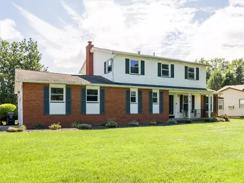 17 Kingsridge Ln, Greece, NY 14612