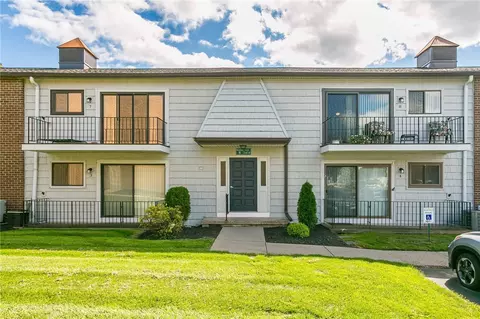 8 High Gate Trl # -5, Perinton, NY 14450