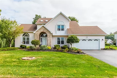 286 Willow Ridge Trl, Greece, NY 14626