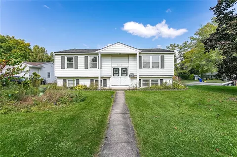 24 Ruth Ellen Way, Gates, NY 14624