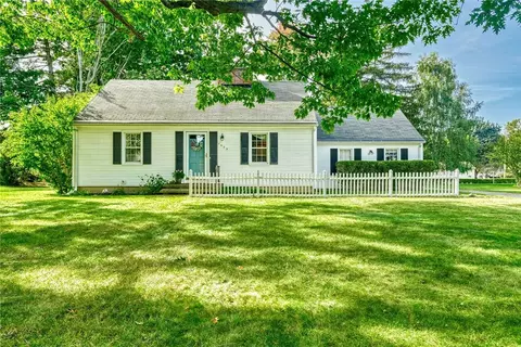 1075 Cherry Hill Ln, Webster, NY 14580