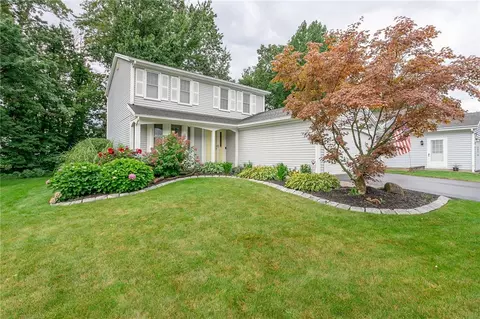 71 Westover Dr, Webster, NY 14580
