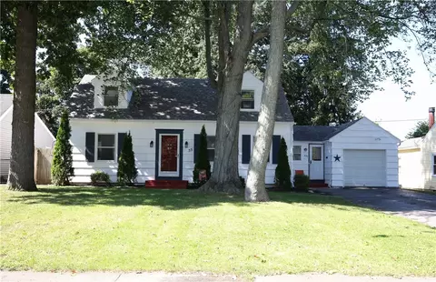 55 Northgate Rd, Greece, NY 14616