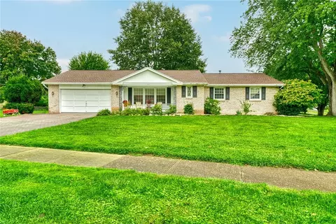 11 Damsen Rd, Greece, NY 14612