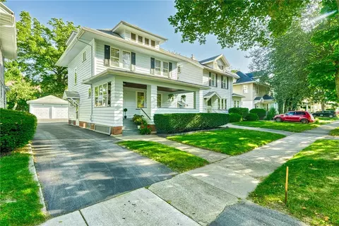 46 Winbourne Rd, Rochester, NY 14611