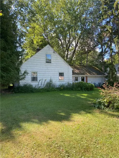 487 Manse Ln, Rochester, NY 14625
