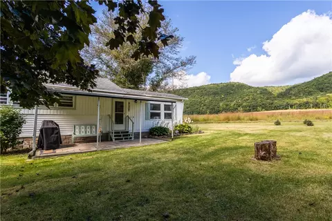 4846 Sunnyside Rd, Italy, NY 14507