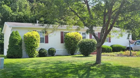 6311 Murphy Dr, Victor, NY 14564