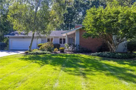 33 Ellison Hills Dr, Rochester, NY 14625