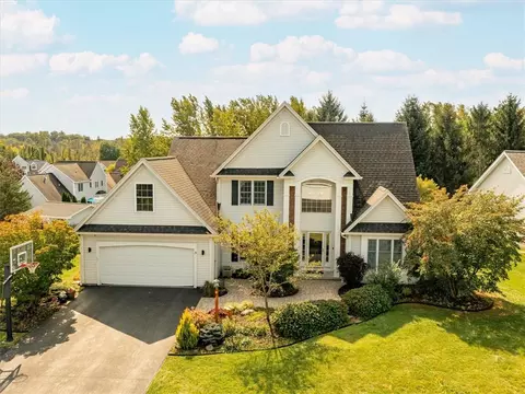 3 Anglewood Ct, Perinton, NY 14450