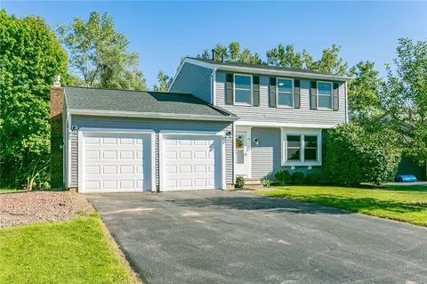 19 Bramblewood Ln, Penfield, NY 14526