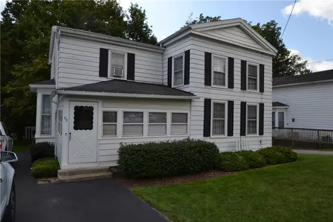 53 W Main St, Macedon, NY 14502