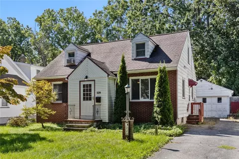 229 Lettington Ave, Gates, NY 14624