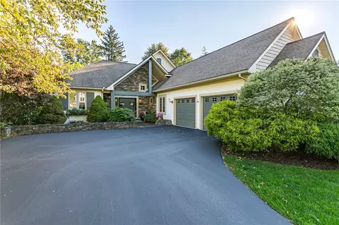 92 Garden Dr, Perinton, NY 14450