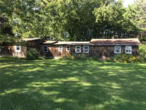 15407 E Lee Rd, Barre, NY 14470