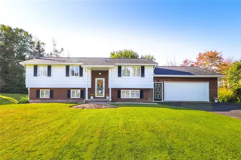 365 Huffer Rd, Parma, NY 14468