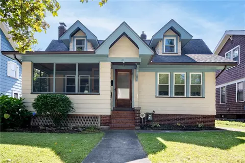 81 Arvine Hgts, Rochester, NY 14611