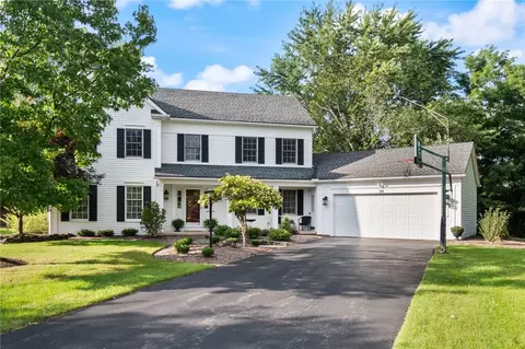 24 Turnberry Ln, Pittsford, NY 14534