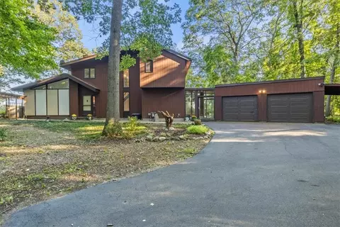 76 E Orenda Dr, Irondequoit, NY 14622