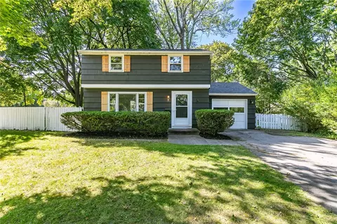 7 Newcastle Rd, Rochester, NY 14610