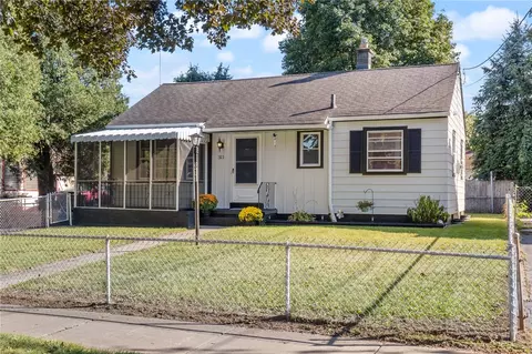 311 Ashwood Dr, Rochester, NY 14609