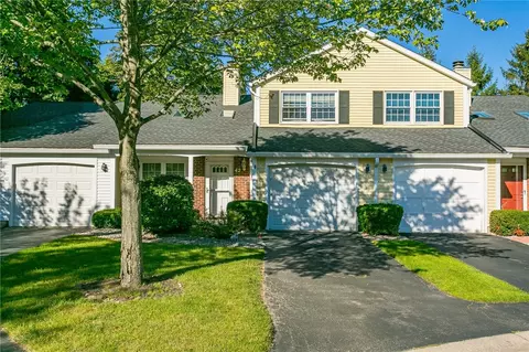 42 Old Stone Ln, Greece, NY 14615