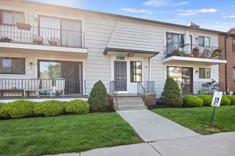 25 Great Wood Ct #2, Perinton, NY 14450