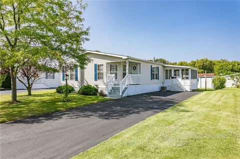 988 Gypsum Mills St, Victor, NY 14564