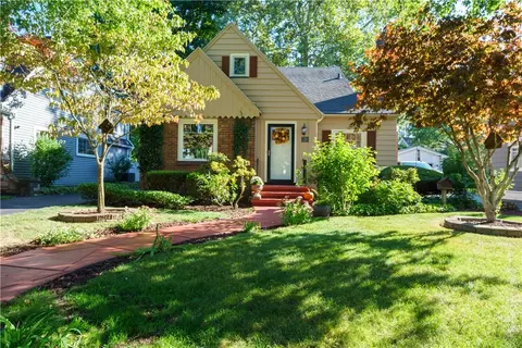 23 Yorkshire Rd, Irondequoit, NY 14609