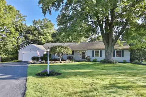 6 Barnswallow Dr, Pittsford, NY 14534