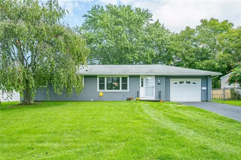 96 Meadowbriar Rd, Greece, NY 14616